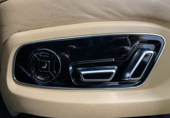 Подержанный автомобиль Audi A8 2018 года (18 фото)