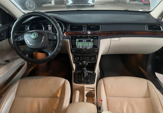 Подержанный автомобиль Skoda Superb Liftback 2012 года (8 фото)
