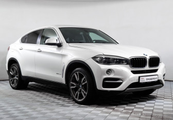 Подержанный автомобиль BMW X6 2016 года (3 фото)