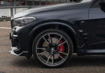 Подержанный автомобиль BMW X5 2022 года (14 фото)
