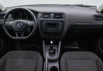 Подержанный автомобиль Volkswagen Jetta Sedan 2015 года (13 фото)