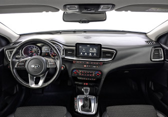 Подержанный автомобиль Kia Ceed Hatchback 2019 года (14 фото)