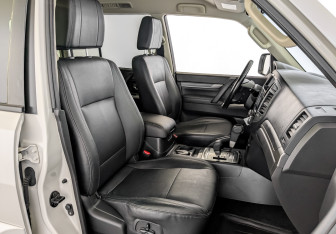 Подержанный автомобиль Mitsubishi Pajero 2018 года (22 фото)