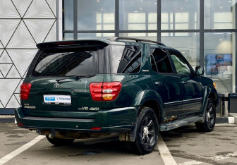 Подержанный автомобиль Toyota Sequoia 2001 года (5 фото)