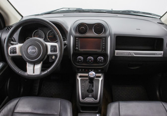 Подержанный автомобиль Jeep Compass 2013 года (13 фото)