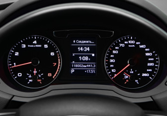 Подержанный автомобиль Audi Q3 2015 года (11 фото)
