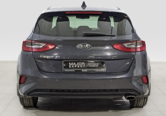 Подержанный автомобиль Kia Ceed Hatchback 2021 года (6 фото)