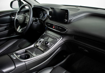 Подержанный автомобиль Hyundai Santa Fe 2023 года (10 фото)