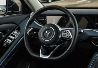 Подержанный автомобиль Voyah Free 2023 года (11 фото)