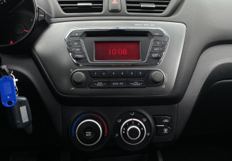 Подержанный автомобиль Kia Rio Sedan 2012 года (14 фото)