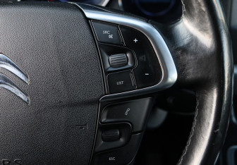 Подержанный автомобиль Citroen C4 Hatchback 2011 года (19 фото)