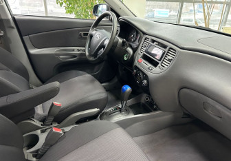 Подержанный автомобиль Kia Rio Hatchback 2007 года (10 фото)