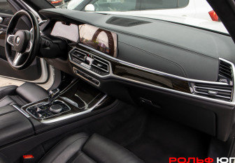 Подержанный автомобиль BMW X7 2020 года (7 фото)