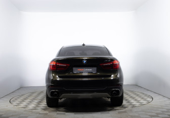 Подержанный автомобиль BMW X6 2015 года (6 фото)