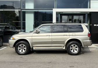 Подержанный автомобиль Mitsubishi Pajero Sport 2007 года (8 фото)