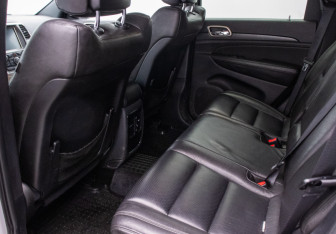 Подержанный автомобиль Jeep Grand Cherokee 2015 года (11 фото)