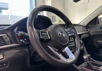 Подержанный автомобиль Kia Optima Sedan 2019 года (12 фото)