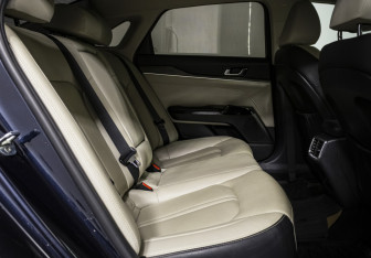 Подержанный автомобиль Kia K5 2021 года (13 фото)