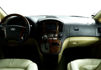 Подержанный автомобиль Hyundai Grand Starex 2011 года (8 фото)