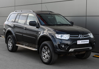 Подержанный автомобиль Mitsubishi Pajero Sport 2013 года (3 фото)