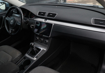 Подержанный автомобиль Volkswagen Passat Sedan 2012 года (7 фото)