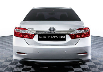 Подержанный автомобиль Toyota Camry Sedan 2012 года (6 фото)