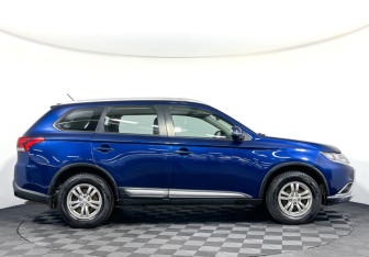 Подержанный автомобиль Mitsubishi Outlander 2015 года (4 фото)