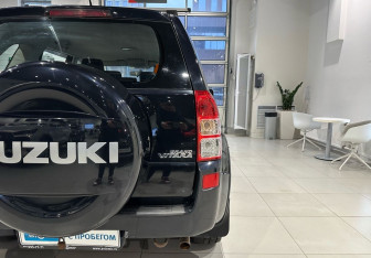 Подержанный автомобиль Suzuki Grand Vitara 2009 года (10 фото)