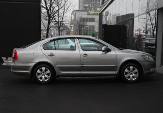 Подержанный автомобиль Skoda Octavia Liftback 2010 года (4 фото)