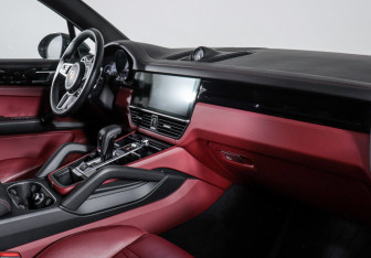 Подержанный автомобиль Porsche Cayenne 2019 года (9 фото)