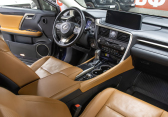 Подержанный автомобиль Lexus RX 2020 года (12 фото)