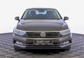 Подержанный автомобиль Volkswagen Passat Sedan 2017 года (2 фото)