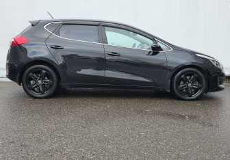 Подержанный автомобиль Kia Ceed Hatchback 2015 года (4 фото)