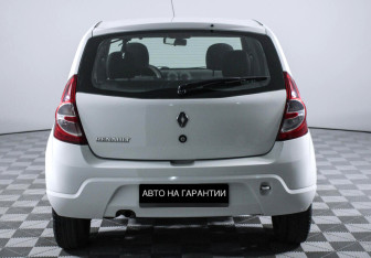 Подержанный автомобиль Renault Sandero 2012 года (4 фото)