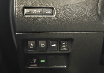 Подержанный автомобиль Nissan X-Trail 2015 года (17 фото)