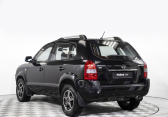 Подержанный автомобиль Hyundai Tucson 2008 года (7 фото)