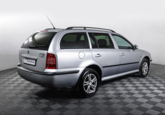 Подержанный автомобиль Skoda Octavia Wagon 2008 года (5 фото)