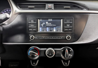 Подержанный автомобиль Kia Rio Hatchback 2021 года (14 фото)