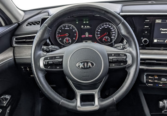 Подержанный автомобиль Kia K5 2021 года (21 фото)