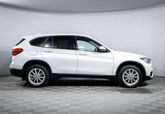 Подержанный автомобиль BMW X1 2018 года (4 фото)