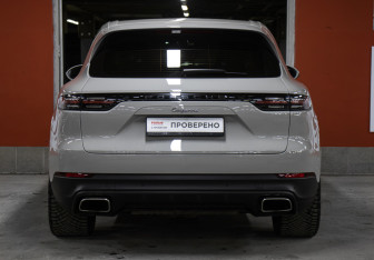 Подержанный автомобиль Porsche Cayenne 2021 года (6 фото)
