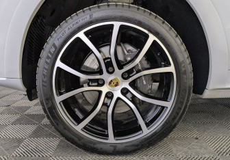 Подержанный автомобиль Porsche Cayenne 2021 года (12 фото)