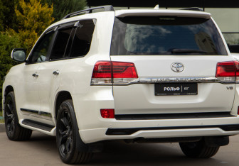 Подержанный автомобиль Toyota Land Cruiser Suv 2021 года (28 фото)