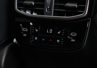 Подержанный автомобиль Lexus RX 2023 года (14 фото)