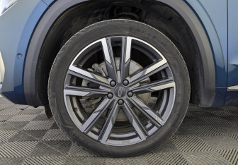 Подержанный автомобиль Geely Monjaro 2023 года (12 фото)