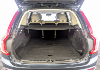 Подержанный автомобиль Volvo XC90 2020 года (10 фото)
