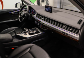 Подержанный автомобиль Audi Q7 2015 года (25 фото)
