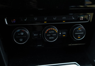 Подержанный автомобиль Volkswagen Passat Wagon 2016 года (20 фото)