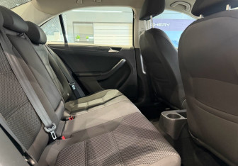 Подержанный автомобиль Volkswagen Jetta Sedan 2014 года (11 фото)