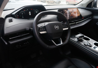 Подержанный автомобиль Changan UNI-S 2024 года (15 фото)